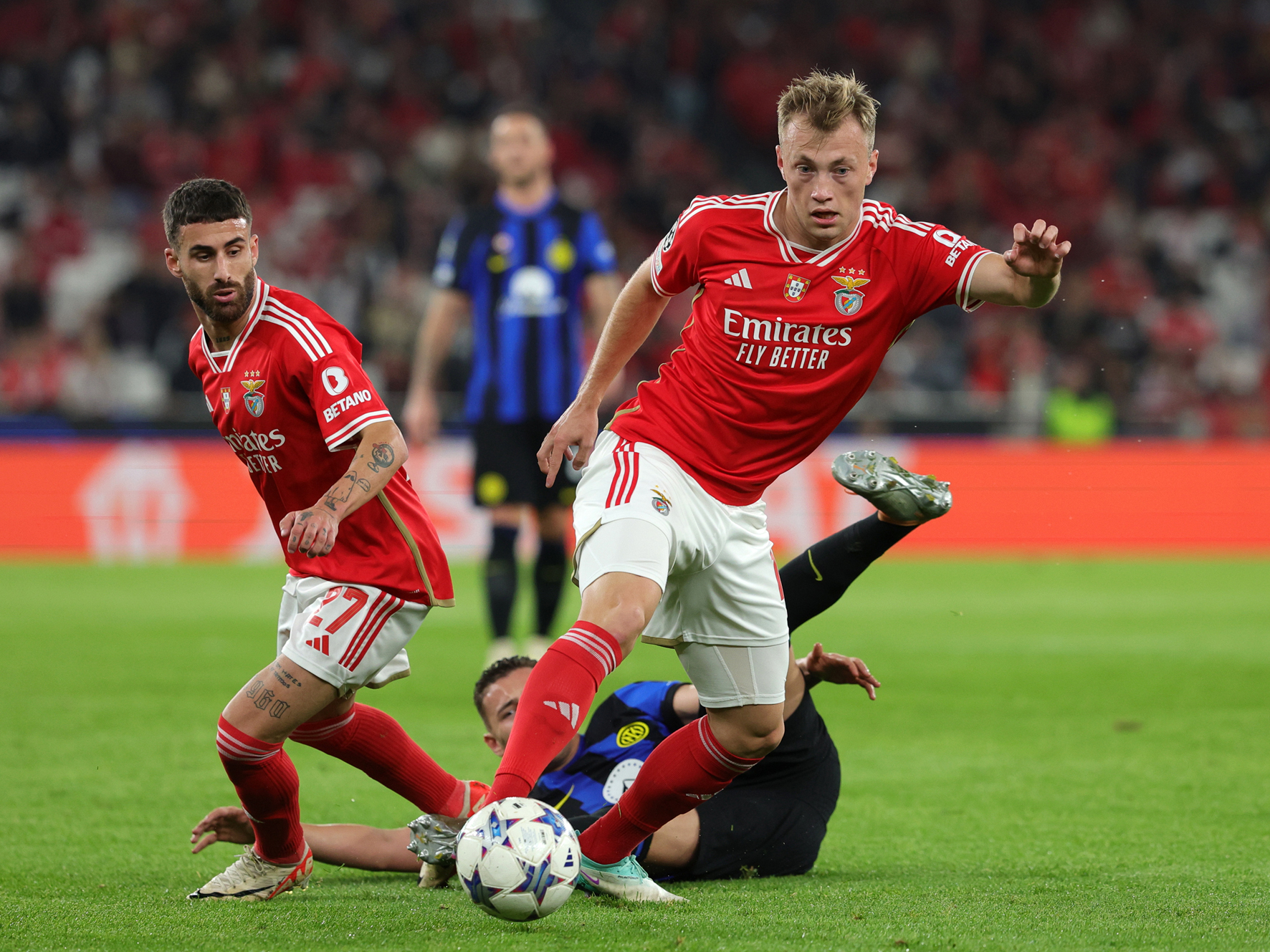 Benfica esteve a vencer por 3-0 e acaba por empatar com Inter