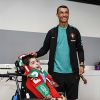 Cristiano Ronaldo concretiza sonho de duas crianças