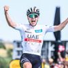 Pogacar ressurgiu renovado para parabenizar Vingegaard na derradeira etapa de montanha do Tour de France